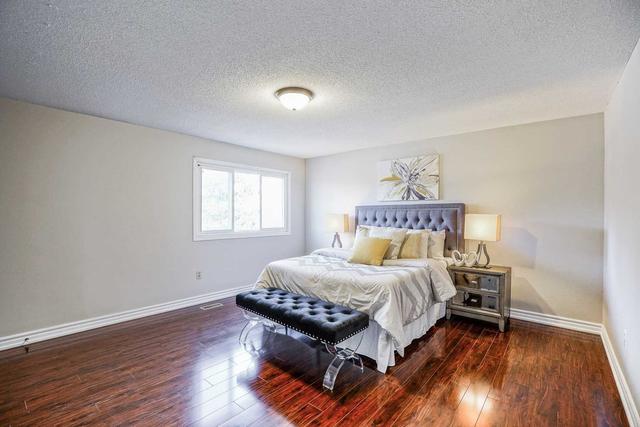 140 Andrea Lane, House detached with 3 bedrooms, 3 bathrooms and 5 parking in Vaughan ON | Image 3