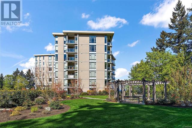 804 - 5388 Hill Rise Terr, Condo with 2 bedrooms, 2 bathrooms and 2 parking in Saanich BC | Image 3