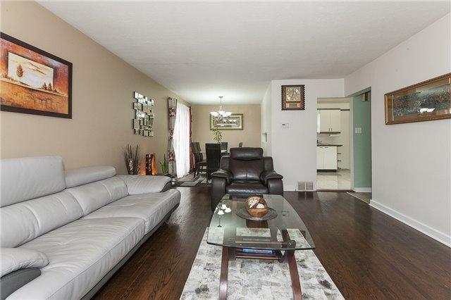 95 Harold St, House detached with 3 bedrooms, 2 bathrooms and 5 parking in Brampton ON | Image 5