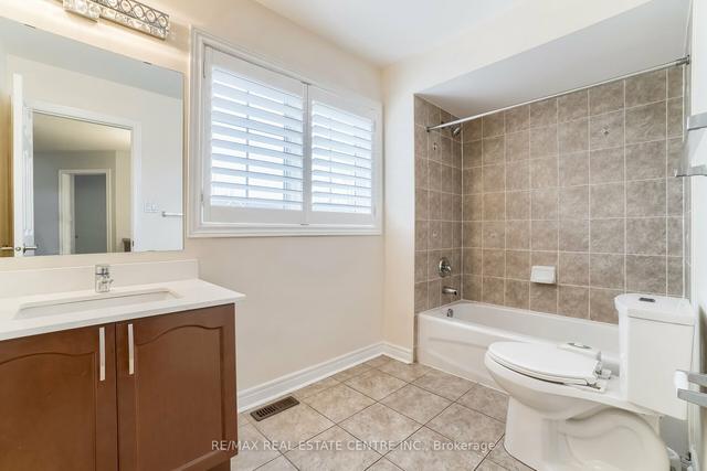3716 Bloomington Cres, House semidetached with 4 bedrooms, 4 bathrooms and 3 parking in Mississauga ON | Image 15
