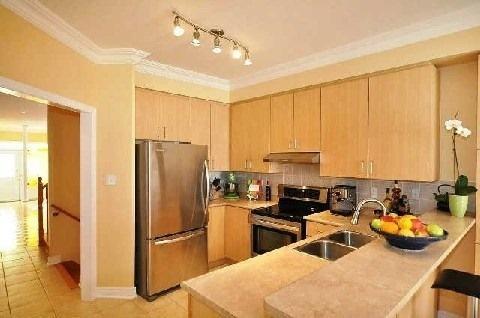 60 Clovis St, House detached with 4 bedrooms, 3 bathrooms and 3 parking in Vaughan ON | Image 4