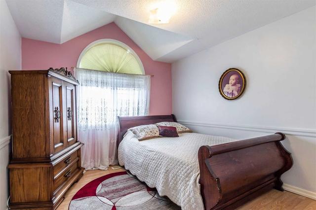 6268 Avonhurst Dr, House detached with 3 bedrooms, 3 bathrooms and 5 parking in Mississauga ON | Image 7