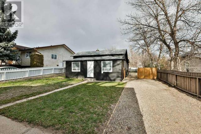 611 16 Street N, House detached with 2 bedrooms, 1 bathrooms and 2 parking in Lethbridge AB | Image 2