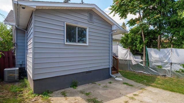 1064 Elm Ave, House detached with 2 bedrooms, 2 bathrooms and 1 parking in Windsor ON | Image 18