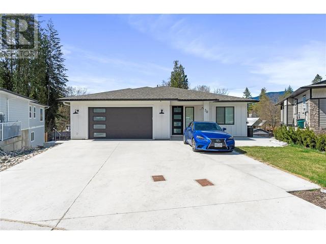 30 15th Avenue Se, House detached with 5 bedrooms, 5 bathrooms and 2 parking in Salmon Arm BC | Image 2