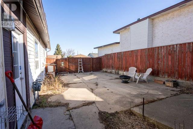 522 52 Avenue, House detached with 3 bedrooms, 1 bathrooms and 3 parking in Coalhurst AB | Image 6