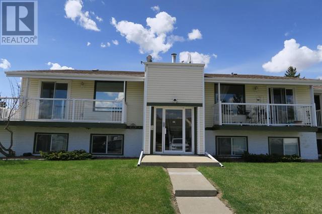 32, - 11 Stanton Street, House attached with 2 bedrooms, 1 bathrooms and 1 parking in Red Deer AB | Card Image