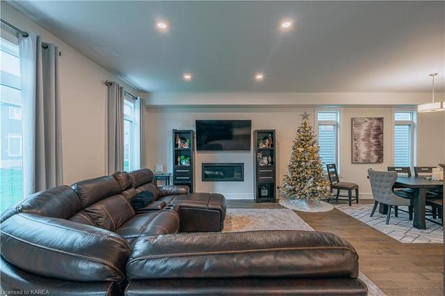 1411 Tulip Drive, House detached with 4 bedrooms, 2 bathrooms and 4 parking in Kingston ON | Image 3