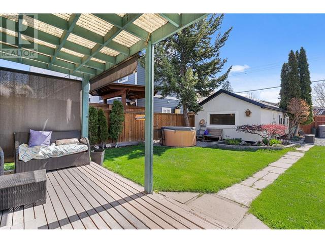 807 Coronation Avenue, House detached with 2 bedrooms, 1 bathrooms and 1 parking in Kelowna BC | Image 16