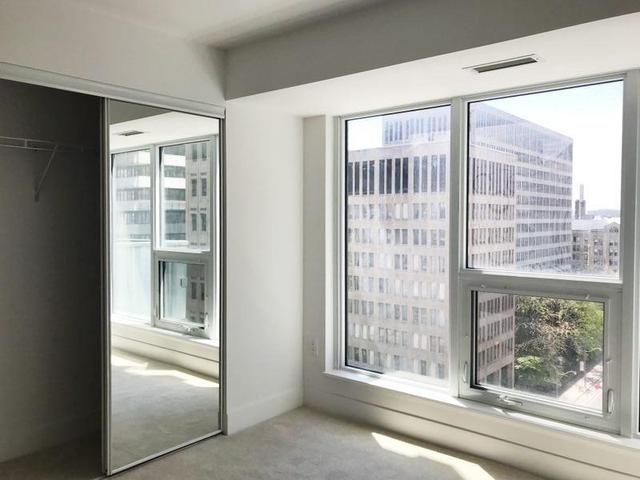 1107 - 955 Bay St, Condo with 2 bedrooms, 2 bathrooms and 1 parking in Toronto ON | Image 8