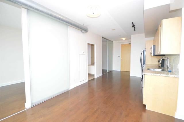 2005 - 33 Mill St, Condo with 2 bedrooms, 1 bathrooms and 0 parking in Toronto ON | Image 6