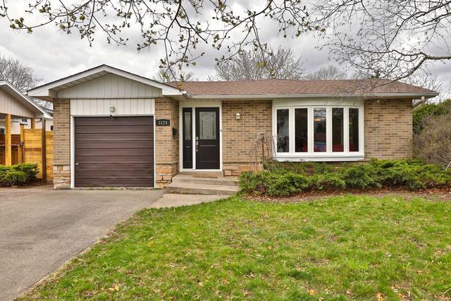 3124 Centennial Dr, House detached with 3 bedrooms, 2 bathrooms and 3 parking in Burlington ON | Image 1