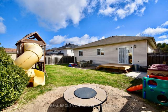 27 Stonemount Cres N, House detached with 2 bedrooms, 3 bathrooms and 6 parking in Essa ON | Image 19