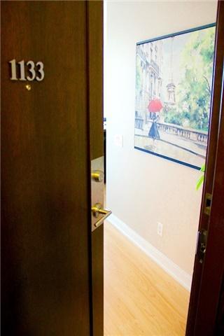 1133 - 35 Viking Lane, Condo with 2 bedrooms, 2 bathrooms and 1 parking in Toronto ON | Image 1