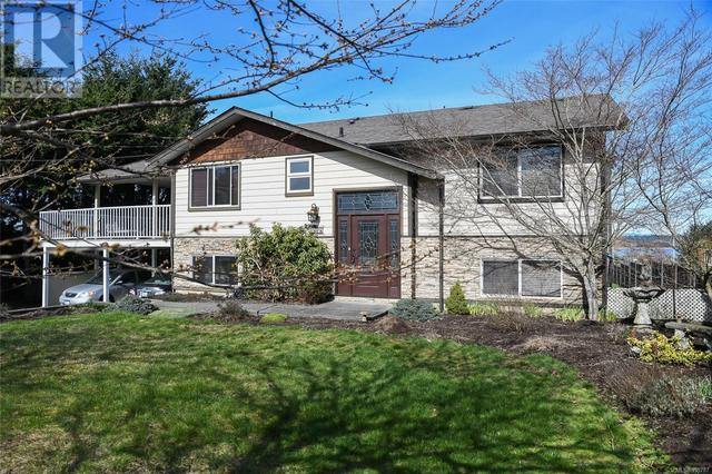 3828 Laurel Dr, House detached with 4 bedrooms, 2 bathrooms and 6 parking in Comox Valley A BC | Image 1