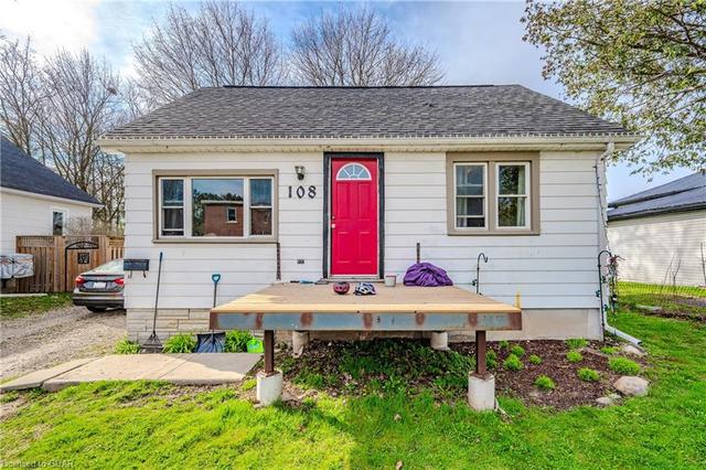 108 Emma Street, House detached with 4 bedrooms, 1 bathrooms and 3 parking in Guelph ON | Image 1