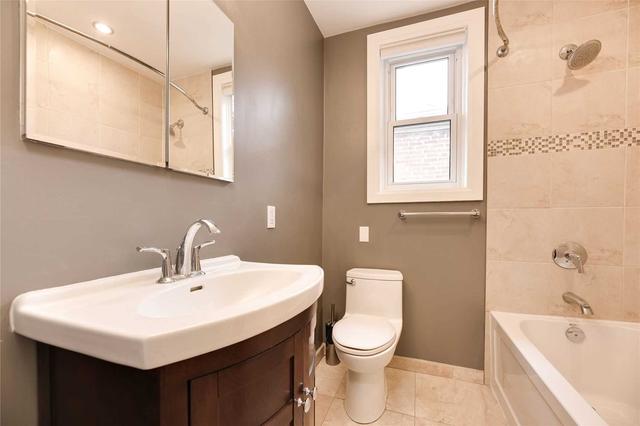 29 Howard Park Ave, House semidetached with 3 bedrooms, 1 bathrooms and 2 parking in Toronto ON | Image 4