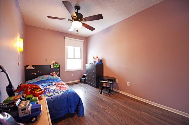 50 Foster Cres, Townhouse with 3 bedrooms, 2 bathrooms and 1 parking in Brampton ON | Image 14