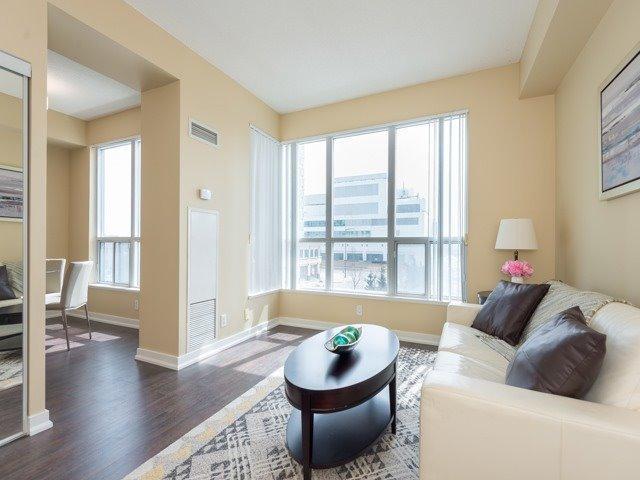 Th 320 - 38 Lee Centre Dr, Townhouse with 2 bedrooms, 2 bathrooms and 1 parking in Toronto ON | Image 4