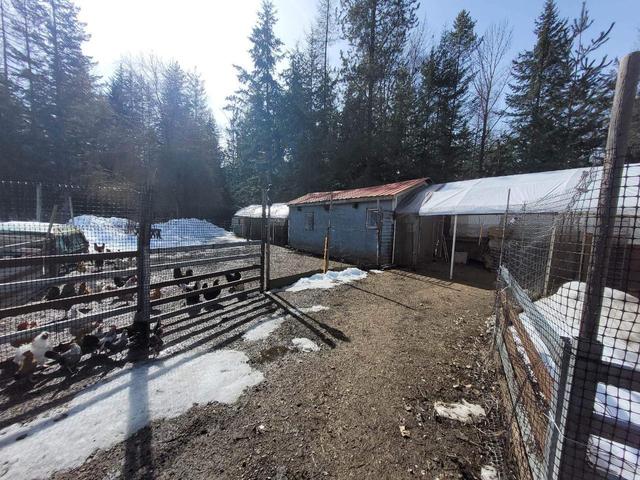 120 Burton Cross Road, House detached with 4 bedrooms, 2 bathrooms and null parking in Central Kootenay K BC | Image 42