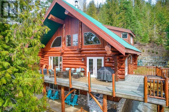 63 Walker Road, House detached with 5 bedrooms, 2 bathrooms and null parking in North Okanagan F BC | Image 2