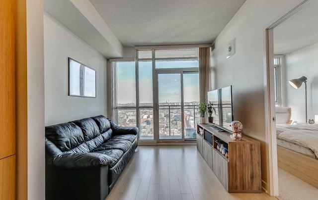 3916 - 15 Iceboat Terr, Condo with 1 bedrooms, 1 bathrooms and 1 parking in Toronto ON | Image 9