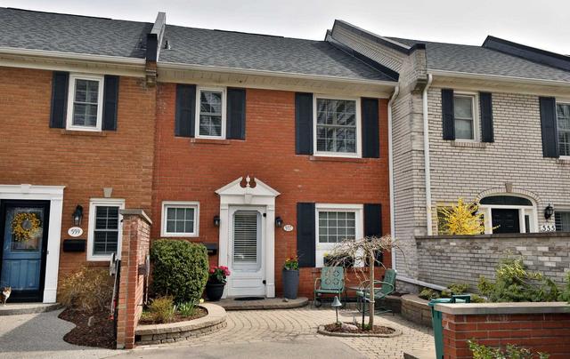 557 Arlington Blvd, Townhouse with 2 bedrooms, 2 bathrooms and 2 parking in Burlington ON | Image 1