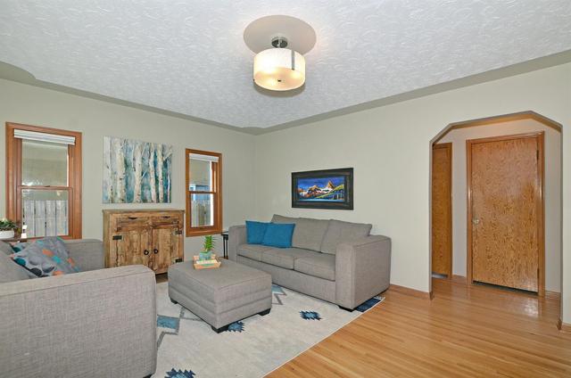 2014 9 Avenue Se, House detached with 4 bedrooms, 2 bathrooms and 2 parking in Calgary AB | Image 4