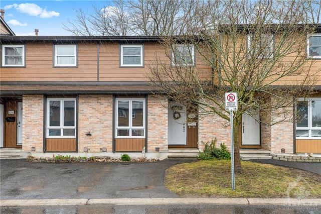 6244 Castille Court, Townhouse with 3 bedrooms, 2 bathrooms and 1 parking in Ottawa ON | Image 1