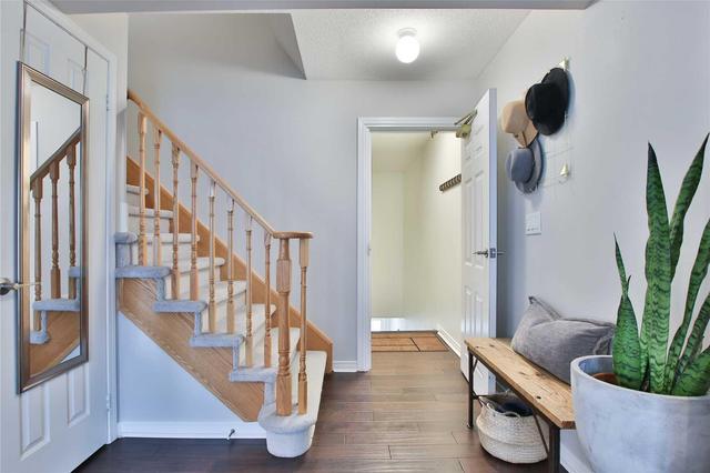 170 Louisbourg Way, Townhouse with 2 bedrooms, 3 bathrooms and 2 parking in Markham ON | Image 3