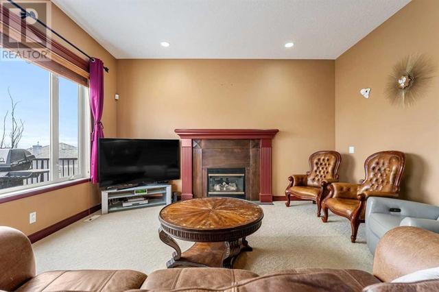 32 Royal Road Nw, House detached with 3 bedrooms, 3 bathrooms and 4 parking in Calgary AB | Image 9