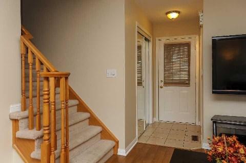 1632 Beard Dr, House attached with 3 bedrooms, 2 bathrooms and 1 parking in Milton ON | Image 4