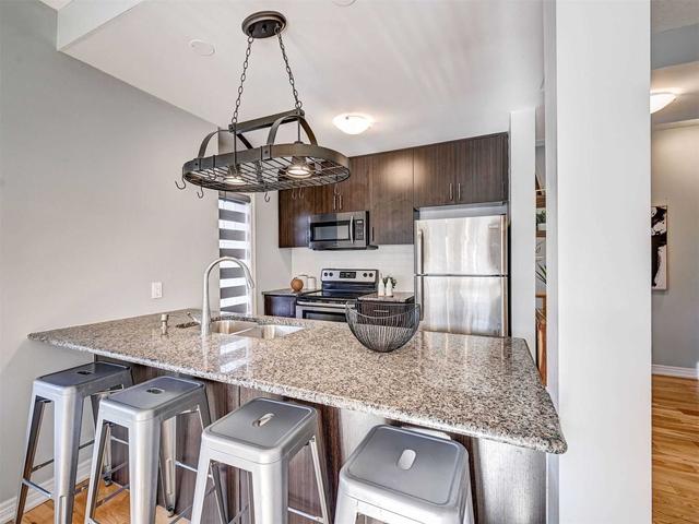 2373 Natasha Circ, House attached with 3 bedrooms, 2 bathrooms and 3 parking in Oakville ON | Image 5