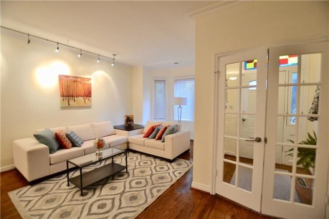 307 Sumach St, House detached with 2 bedrooms, 3 bathrooms and 2 parking in Toronto ON | Image 5