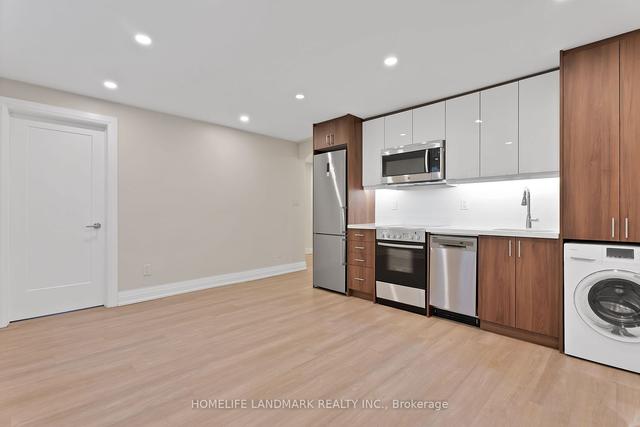 107 - 701 Eglinton Ave W, Condo with 2 bedrooms, 1 bathrooms and 1 parking in Toronto ON | Image 1
