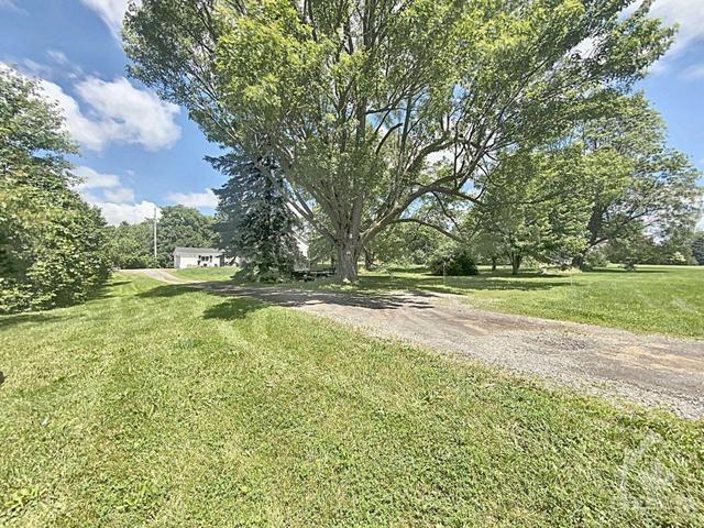 11247 County Rd 3 Road, House detached with 3 bedrooms, 2 bathrooms and 12 parking in North Dundas ON | Image 22