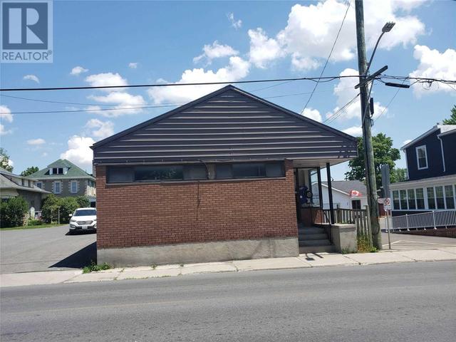 51 Main St N, House detached with 2 bedrooms, 1 bathrooms and 4 parking in North Glengarry ON | Image 1