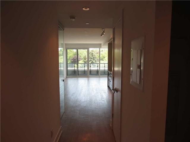 405 - 3018 Yonge St, Condo with 2 bedrooms, 2 bathrooms and 1 parking in Toronto ON | Image 2