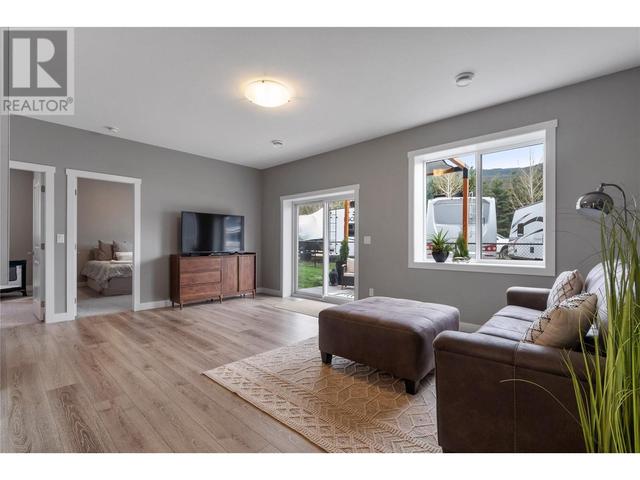 37 - 1791 10 Street Sw, House detached with 5 bedrooms, 3 bathrooms and 2 parking in Salmon Arm BC | Image 53