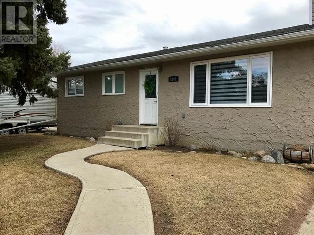 8309 95 Street, House detached with 3 bedrooms, 2 bathrooms and 3 parking in Peace River AB | Card Image