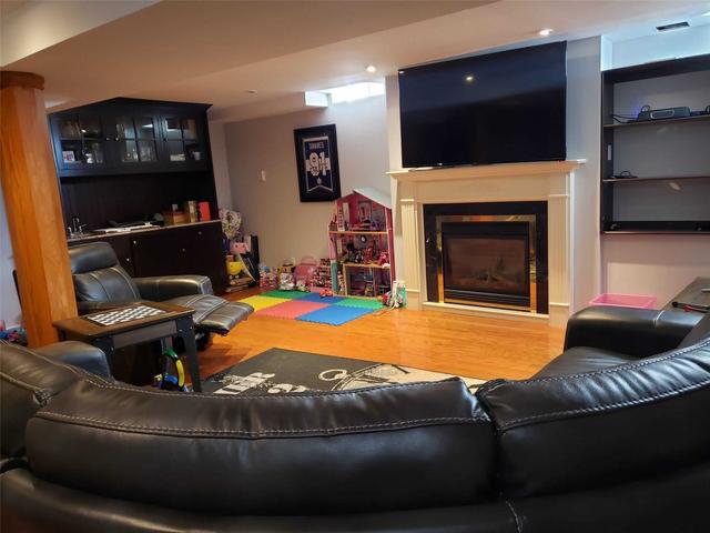 30 Willow Heights Crt, House detached with 3 bedrooms, 3 bathrooms and 6 parking in Brampton ON | Image 9