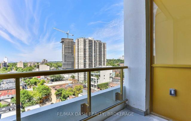 1001 - 151 Avenue Rd, Condo with 3 bedrooms, 3 bathrooms and 1 parking in Toronto ON | Image 22