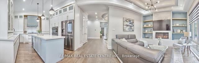38 Compton Dr W, House detached with 4 bedrooms, 7 bathrooms and 6 parking in Toronto ON | Image 8