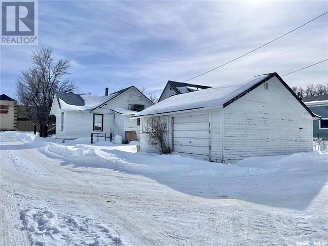 111 4th Avenue W, House detached with 3 bedrooms, 2 bathrooms and null parking in Rosetown SK | Image 24