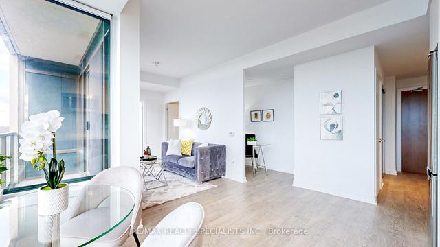 2202 - 1926 Lakeshore Blvd W, Townhouse with 1 bedrooms, 1 bathrooms and 1 parking in Toronto ON | Image 4