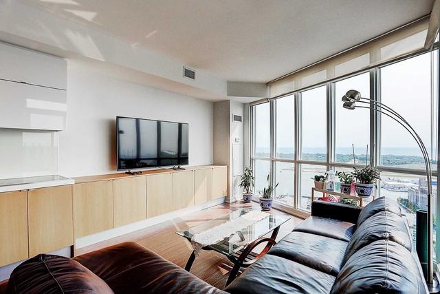 4709 - 21 Iceboat Terr, Condo with 2 bedrooms, 2 bathrooms and 1 parking in Toronto ON | Image 11