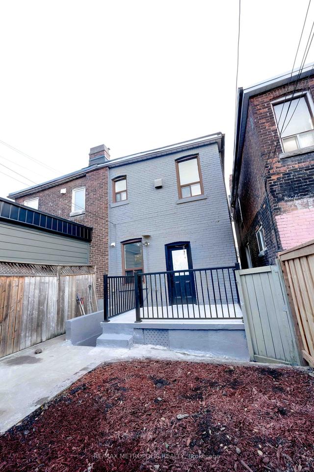 1194 Davenport Rd, House semidetached with 3 bedrooms, 3 bathrooms and 1 parking in Toronto ON | Image 19