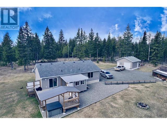 6823 Fricke Road, House detached with 2 bedrooms, 2 bathrooms and null parking in Cariboo L BC | Image 1