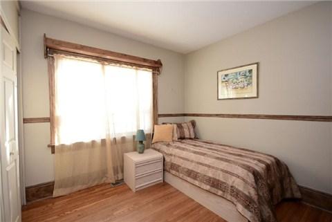 404 Mary St, House detached with 2 bedrooms, 2 bathrooms and 3 parking in Whitby ON | Image 8