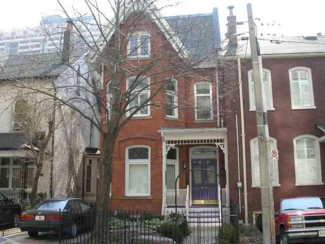 1 - 93 Gloucester St, House detached with 2 bedrooms, 2 bathrooms and 1 parking in Toronto ON | Image 1